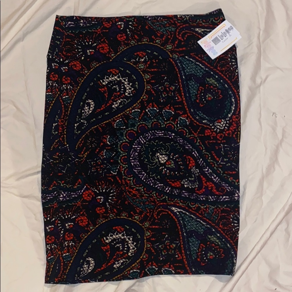 Fitted patterned skirt